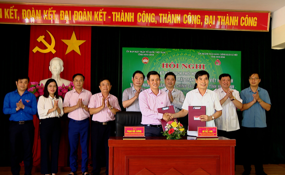 Ủy ban MTTQ Việt Nam tỉnh K&yacute; kết Kế hoạch phối hợp với Chi nh&aacute;nh Ng&acirc;n h&agrave;ng Ch&iacute;nh s&aacute;ch x&atilde; hội tỉnh