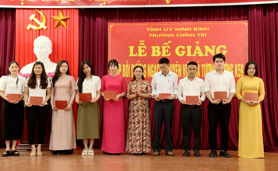 Tổng kết lớp Bồi dưỡng ngạch chuy&ecirc;n vi&ecirc;n v&agrave; tương đương K59