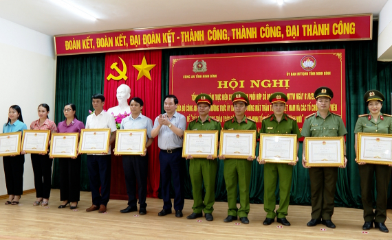 C&ocirc;ng an tỉnh - Uỷ ban MTTQ Việt Nam tỉnh tổ chức Hội nghị tổng kết 10 năm thực hiện chương tr&igrave;nh phối hợp số 09.