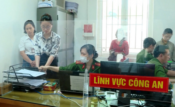 C&ocirc;ng an TP.Ninh B&igrave;nh cấp CCCD gắn chip, t&agrave;i khoản định danh điện tử xuy&ecirc;n suốt đợt nghỉ lễ 