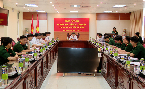 Thường trực Tỉnh ủy l&agrave;m việc với Đảng ủy Qu&acirc;n sự tỉnh