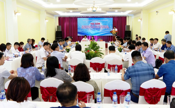 Tọa đ&agrave;m đẩy mạnh ứng dụng c&ocirc;ng nghệ cao, c&ocirc;ng nghệ sạch, th&acirc;n thiện với m&ocirc;i trường