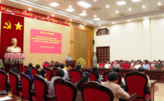 Đo&agrave;n c&ocirc;ng t&aacute;c Học viện Quốc ph&ograve;ng, lớp bồi dưỡng kiến thức quốc ph&ograve;ng v&agrave; an ninh kho&aacute; 90 nghi&ecirc;n cứu, học tập thực tế tại tỉnh Ninh B&igrave;nh