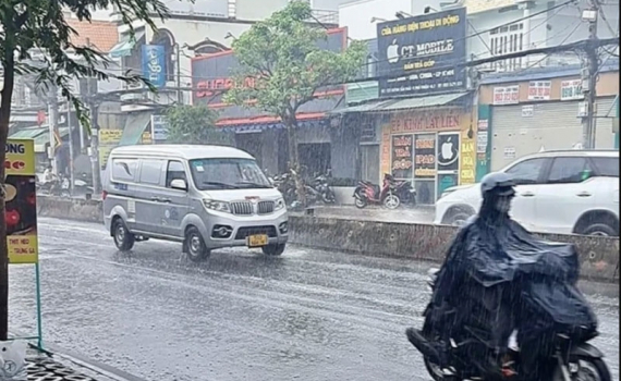 Thời tiết h&ocirc;m nay (30-5): Bắc Bộ c&oacute; mưa mưa r&agrave;o v&agrave; d&ocirc;ng rải r&aacute;c