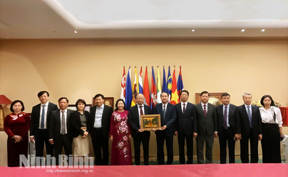 Đo&agrave;n c&ocirc;ng t&aacute;c của HĐND tỉnh l&agrave;m việc tại Cộng h&ograve;a Ph&aacute;p v&agrave; kết th&uacute;c tốt đẹp chuyến c&ocirc;ng t&aacute;c tại ch&acirc;u &Acirc;u