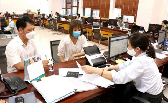 Thủ tướng chỉ thị tiếp tục đẩy mạnh cắt giảm, đơn giản h&oacute;a thủ tục h&agrave;nh ch&iacute;nh phục vụ người d&acirc;n, doanh nghiệp