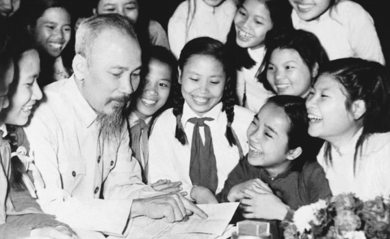 Chủ tịch Hồ Ch&iacute; Minh với những ng&agrave;y sinh nhật