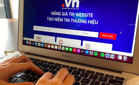 C&ocirc;ng d&acirc;n Việt Nam từ 18 đến 23 tuổi sẽ được miễn ph&iacute; 2 năm sử dụng t&ecirc;n miền &ldquo;id.vn&rdquo;