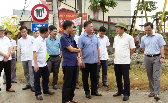 Đồng ch&iacute; Chủ tịch UBND tỉnh kiểm tra c&ocirc;ng t&aacute;c ph&ograve;ng, chống thi&ecirc;n tại TP Ninh B&igrave;nh v&agrave; huyện Y&ecirc;n M&ocirc;