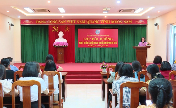 Bồi dưỡng nghiệp vụ c&ocirc;ng t&aacute;c Hội cho Chủ tịch Hội LHPN cơ sở