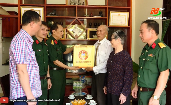 Bộ Chỉ huy Qu&acirc;n sự tỉnh thăm, tặng qu&agrave; chiến sĩ Điện Bi&ecirc;n