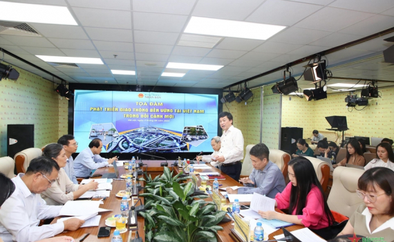 Ho&agrave;n thiện ch&iacute;nh s&aacute;ch, bảo đảm an to&agrave;n giao th&ocirc;ng cho trẻ em