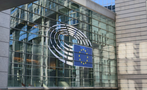 EU th&ocirc;ng qua luật th&uacute;c đẩy sản xuất c&ocirc;ng nghệ xanh