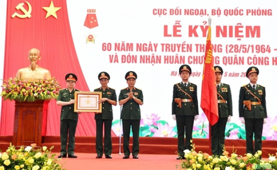 Cục Đối ngoại (Bộ Quốc ph&ograve;ng) đ&oacute;n nhận Hu&acirc;n chương Qu&acirc;n c&ocirc;ng hạng Nhất