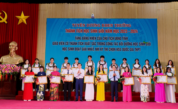 Sở Gi&aacute;o dục v&agrave; Đ&agrave;o tạo Ninh B&igrave;nh tuy&ecirc;n dương, khen thưởng th&agrave;nh t&iacute;ch học sinh giỏi năm học 2023 - 2024