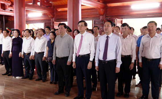 Lễ d&acirc;ng hương tưởng niệm c&aacute;c Anh h&ugrave;ng liệt sĩ nh&acirc;n kỷ niệm 70 năm chiến thắng Điện Bi&ecirc;n Phủ