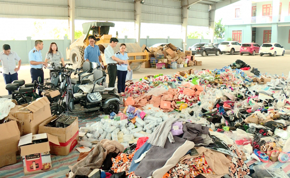 Ninh B&igrave;nh: Ti&ecirc;u hủy h&agrave;ng h&oacute;a vi phạm h&agrave;nh ch&iacute;nh bị tịch thu