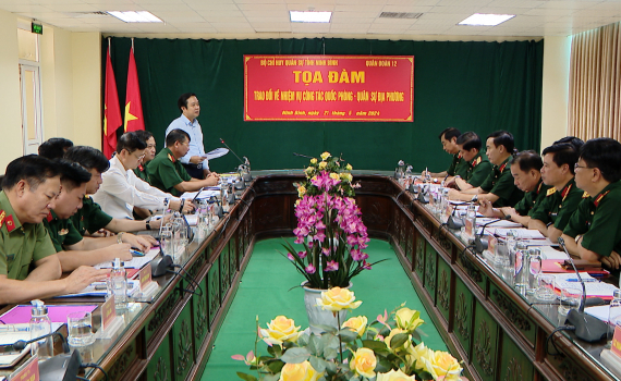 Tọa đ&agrave;m trao đổi về nhiệm vụ c&ocirc;ng t&aacute;c Quốc ph&ograve;ng - Qu&acirc;n sự địa phương
