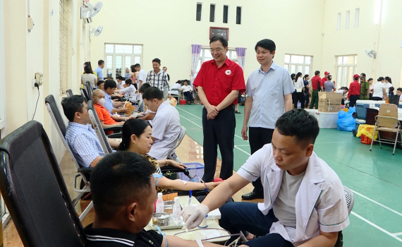 Kim Sơn ra qu&acirc;n hiến m&aacute;u t&igrave;nh nguyện
