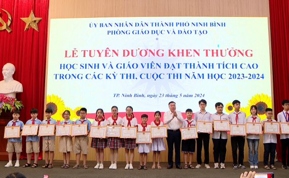 TP Ninh B&igrave;nh khen thưởng học sinh, gi&aacute;o vi&ecirc;n đạt th&agrave;nh t&iacute;ch cao trong năm học 2023-2024