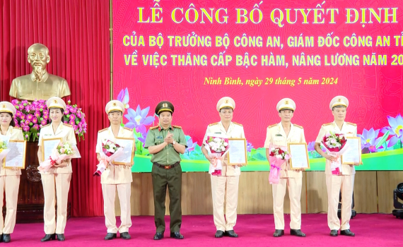 C&ocirc;ng an tỉnh Ninh B&igrave;nh tổ chức Lễ c&ocirc;ng bố Quyết định thăng cấp bậc h&agrave;m năm 2024