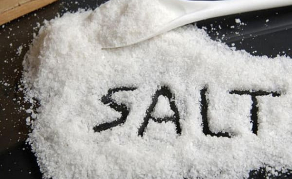 Th&oacute;i quen ăn nhiều muối g&acirc;y hại cho sức khỏe như thế n&agrave;o ?