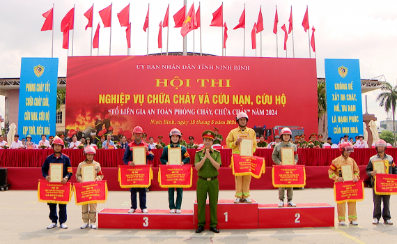 Hội thi nghiệp vụ chữa cháy và cứu nạn, cứu hộ "Tổ liên gia an toàn phòng cháy, chữa cháy" tỉnh Ninh Bình năm 2024