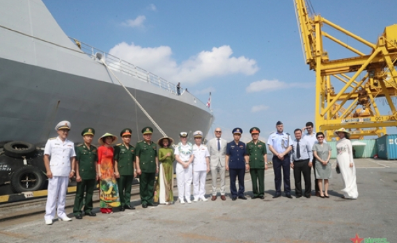 T&agrave;u hộ tống HNLMS TROMP Hải qu&acirc;n Ho&agrave;ng gia H&agrave; Lan thăm Việt Nam