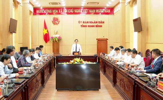 Đồng ch&iacute; Chủ tịch UBND tỉnh tiếp c&aacute;c nh&agrave; đầu tư nước ngo&agrave;i