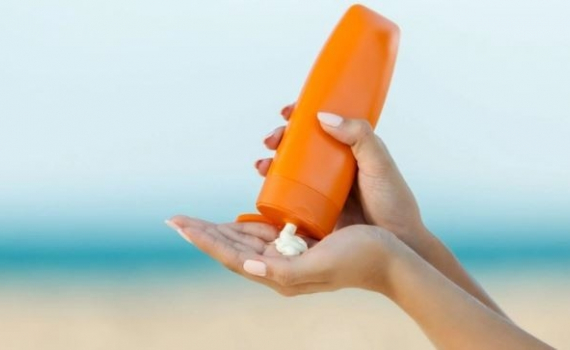Bộ Y tế y&ecirc;u cầu tăng cường c&ocirc;ng t&aacute;c quản l&yacute; mỹ phẩm đối với sản phẩm chống nắng