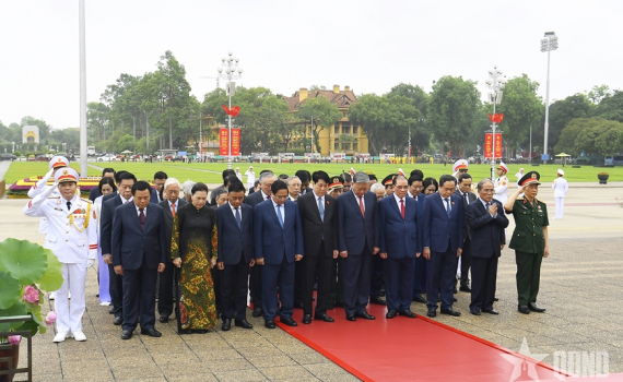 L&atilde;nh đạo Đảng, Nh&agrave; nước, Qu&acirc;n đội v&agrave;o Lăng viếng Chủ tịch Hồ Ch&iacute; Minh