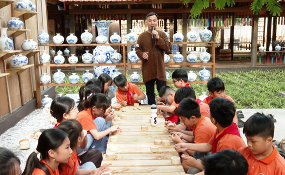 Trải nghiệm tại kh&ocirc;ng gian l&agrave;ng nghề truyền thống khu du lịch Tam Cốc - B&iacute;ch Động
