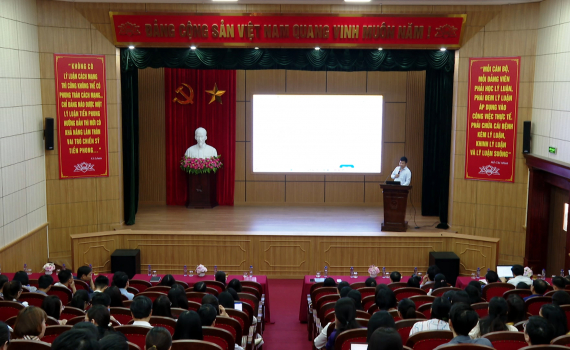 Bồi dưỡng c&ocirc;ng nghệ AI tại Trường Ch&iacute;nh trị tỉnh