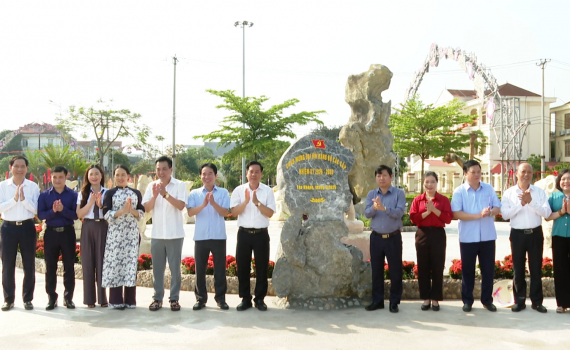 Y&ecirc;n Kh&aacute;nh kh&aacute;nh th&agrave;nh c&ocirc;ng tr&igrave;nh tiểu cảnh khu vui chơi văn h&oacute;a cộng đồng