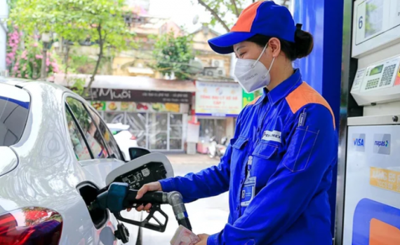 Gi&aacute; xăng dầu tiếp tục giảm