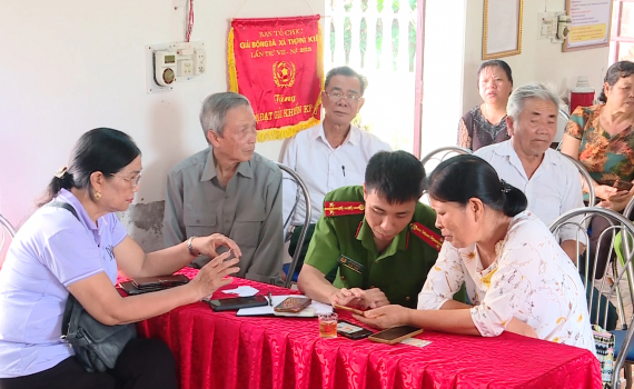 Kim Sơn t&iacute;ch cực hướng dẫn người d&acirc;n g&oacute;p &yacute; sửa đổi Hiến ph&aacute;p