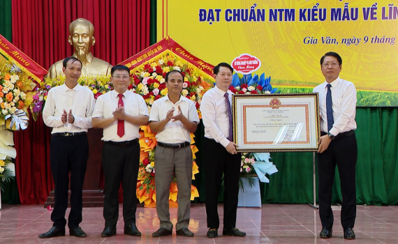 Lễ c&ocirc;ng bố x&atilde; Gia V&acirc;n đạt chuẩn n&ocirc;ng th&ocirc;n mới kiểu mẫu về du lịch