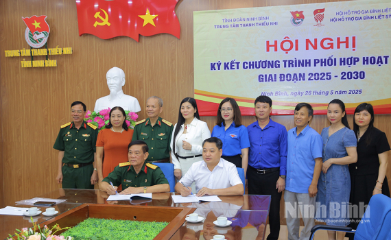 Hội Hỗ trợ gia đ&igrave;nh liệt sĩ tỉnh v&agrave; Trung t&acirc;m Thanh thiếu nhi tỉnh k&yacute; kết chương tr&igrave;nh phối hợp hoạt động giai đoạn 2025-2030