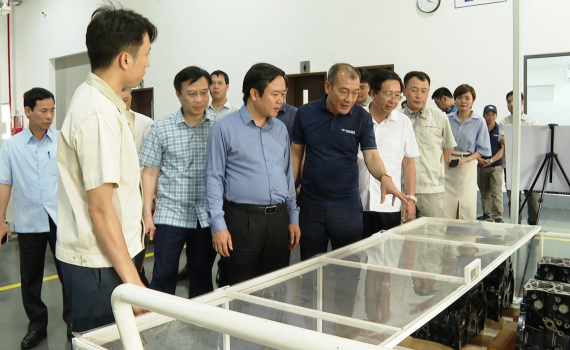 Đồng ch&iacute; Chủ tịch UBND tỉnh thăm, động vi&ecirc;n một số doanh nghiệp tr&ecirc;n địa b&agrave;n tỉnh Ninh B&igrave;nh