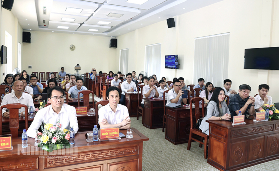 Tập huấn sử dụng ứng dụng Gen AI cho c&ocirc;ng chức, vi&ecirc;n chức