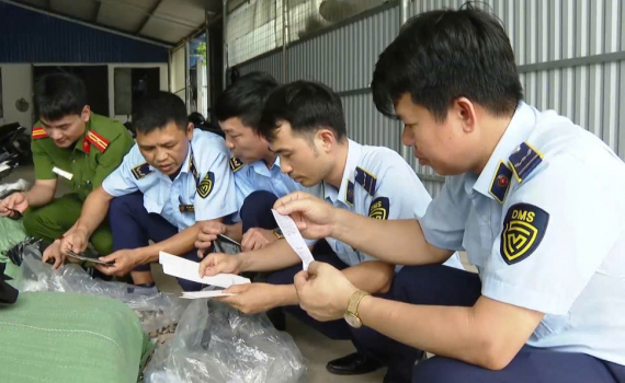 Ph&aacute;t hiện cơ sở sản xuất h&agrave;ng h&oacute;a giả mạo nh&atilde;n hiệu tại huyện Y&ecirc;n Kh&aacute;nh