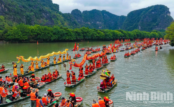 Ninh B&igrave;nh đ&oacute;n hơn 2,7 triệu lượt kh&aacute;ch du lịch trong dịp Giỗ Tổ H&ugrave;ng Vương v&agrave; nghỉ lễ 30/4-1/5