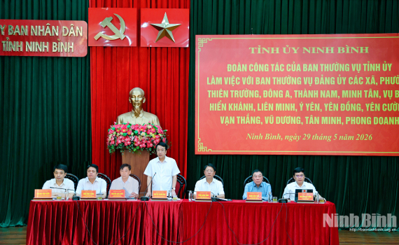 Đo&agrave;n c&ocirc;ng t&aacute;c của Ban Thường vụ Tỉnh ủy l&agrave;m việc với Ban Thường vụ Đảng ủy 14 x&atilde;, phường thuộc nh&oacute;m 8