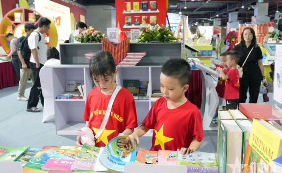 Gi&aacute; s&aacute;ch gi&aacute;o khoa sẽ giảm b&igrave;nh qu&acirc;n 13%