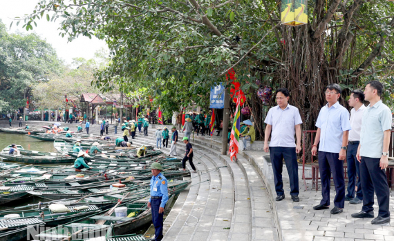 Đồng ch&iacute; Ph&oacute; Chủ tịch Thường trực UBND tỉnh Trần Song T&ugrave;ng kiểm tra c&ocirc;ng t&aacute;c chuẩn bị c&aacute;c hoạt động Tuần Du lịch 2026