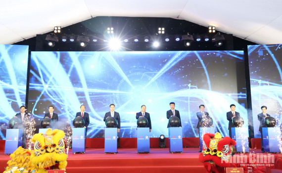 Đồng ch&iacute; Ph&oacute; Thủ tướng Thường trực Ch&iacute;nh phủ Phạm Gia T&uacute;c dự lễ khởi c&ocirc;ng Dự &aacute;n Khu C&ocirc;ng nghiệp Xu&acirc;n Ki&ecirc;n giai đoạn I