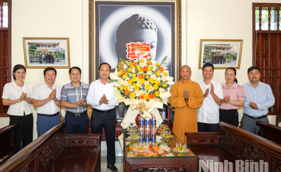 Đo&agrave;n đại biểu Ủy ban MTTQ Việt Nam tỉnh thăm, ch&uacute;c mừng c&aacute;c cơ sở Phật gi&aacute;o nh&acirc;n Đại lễ Phật đản 2026
