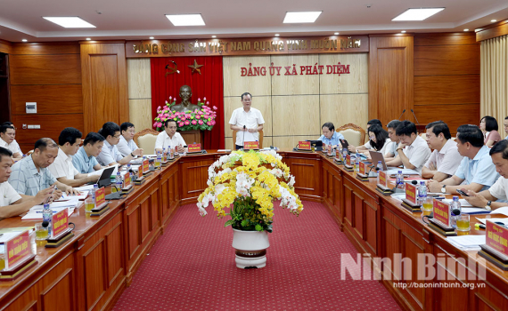 Đo&agrave;n c&ocirc;ng t&aacute;c của Ban Thường vụ Tỉnh ủy l&agrave;m việc với Thường trực Đảng ủy c&aacute;c x&atilde; thuộc nh&oacute;m 5