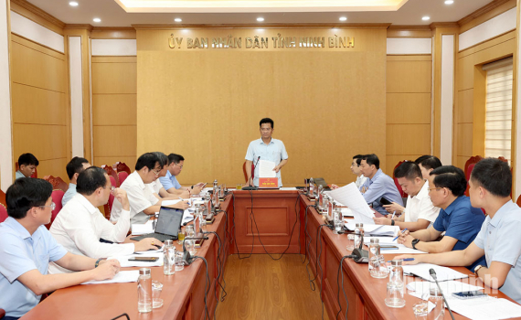 Đồng ch&iacute; Ph&oacute; Chủ tịch UBND tỉnh Trần Anh Dũng chủ tr&igrave; hội nghị kiểm điểm tiến độ giải ng&acirc;n vốn đầu tư c&ocirc;ng