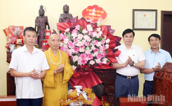 Đo&agrave;n đại biểu Ủy ban MTTQ Việt Nam tỉnh thăm, ch&uacute;c mừng c&aacute;c cơ sở Phật gi&aacute;o nh&acirc;n Đại lễ Phật đản 2026